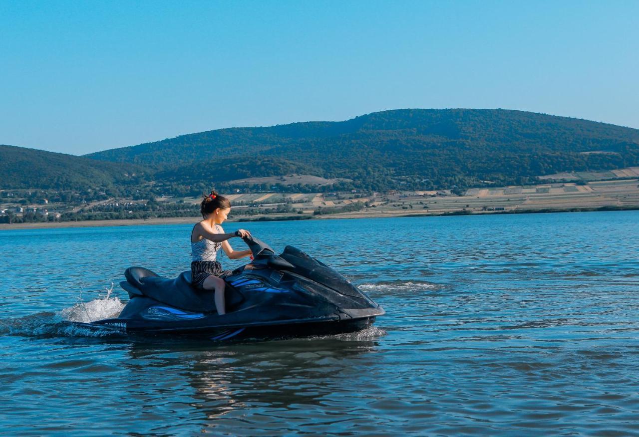 Laguna Beach Club Bazaleti Lake Dushet'i Exterior foto